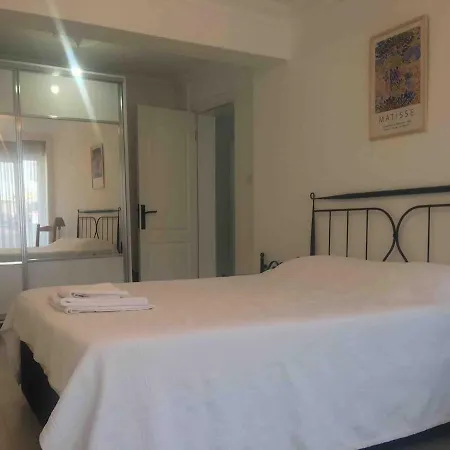 Red, Sea View Flat *