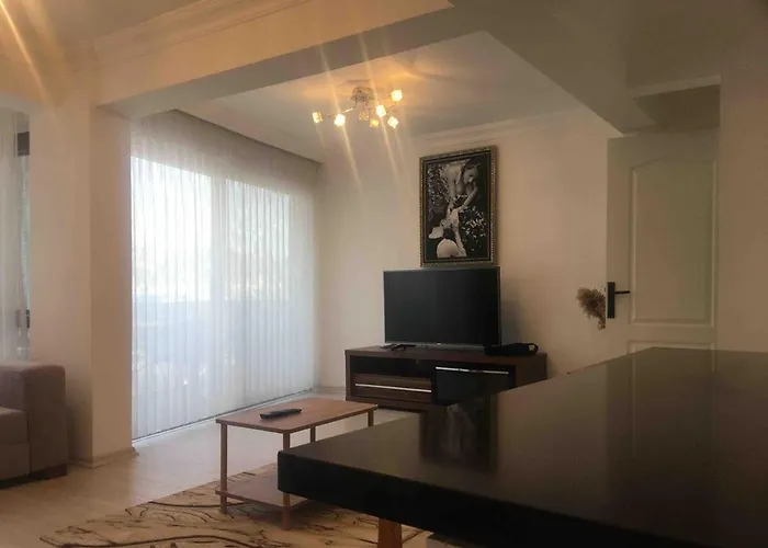 Red, Sea View Flat * 말마리스