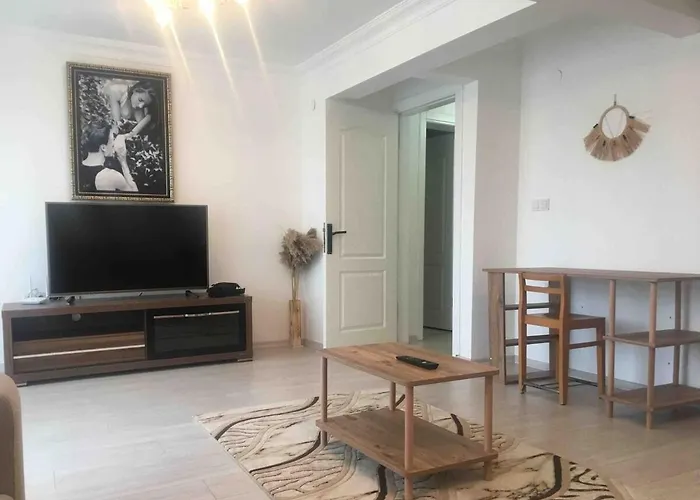 Red, Sea View Flat 아파트