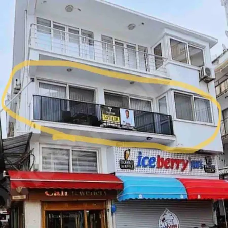 Red, Sea View Flat *