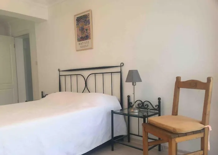 Red, Sea View Flat דירה *